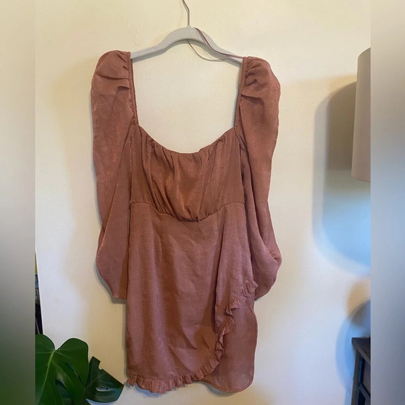 NWOT ASTR the label|| Maeve Shimmer Peach Mini Dress.W/ puff sleeves Hol… - Picture 5 of 11